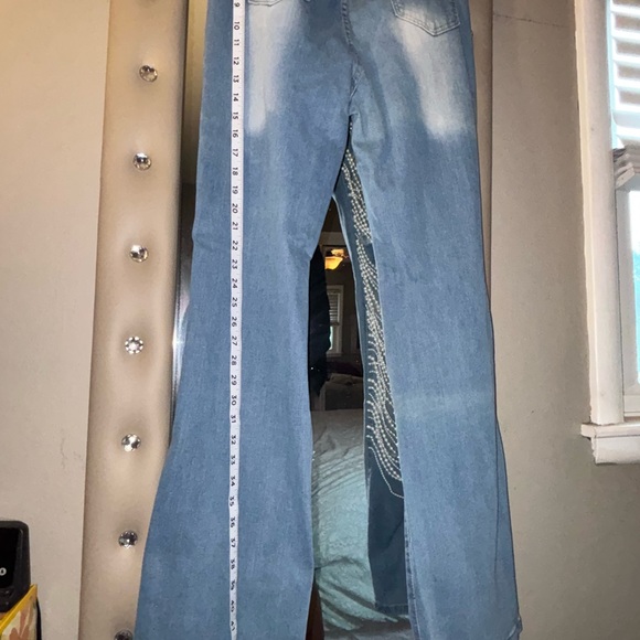Pearl Embellished Jeans
Size L - Picture 7 of 7